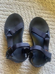Schwarze Cushionaire Riemchen-Wasserschuhe Damengröße 7 Sandalen - Bild 1 von 2