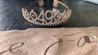 Juego de Tiara y Fajín 49 Cumpleaños 49 Cumpleaños Foto 1 de 2