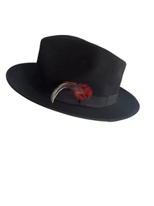 Sombrero Montique International negro Fedora con acento de plumas rojas XL 100 % lana - Imagen 1 de 5