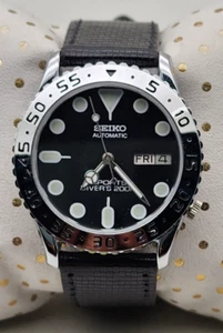 SEIKO 5 AUTOMATIC BLACK DIAL DAY/DATE VINTAGE MEN'S WRIST WATCH