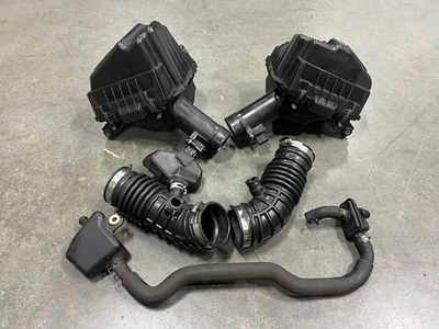 Infiniti G35 2007 2008 sedán deportivo caja de montaje de admisión de aire izquierda/derecha 6985 OEM Foto 1 de 4