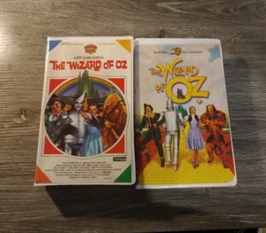 2 Vintage "The Wizard of Oz" VHS Movies MGM Clamshell 1985 & 1999 Judy Garland - Picture 1 of 4