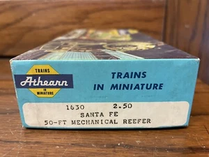 Athearn - HO Scale - 1630 - Santa Fe - 50-Ft Mechanical Reefer - Assembled - Picture 1 of 8