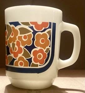 FIRE KING FLOWER MUG ANCHOR HOCKING VINTAGE 1980S MILK GLASS COFFEE CUP/MUG - Picture 1 of 7