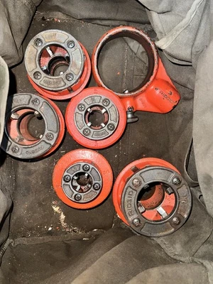 Troqueles roscadora de tubería rígida 12R cabezal de trinquete, 1/2 pulgada, 3/4 pulgada, 1 pulgada, 1 1/4 pulgada, 1 1/2 pulgada Foto 1 de 4