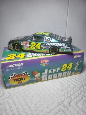 Jeff Gordon #24 2001 Dupont/Looney Tunes Monte Carlo Bugs Bunny escala 1:24 Foto 1 de 4