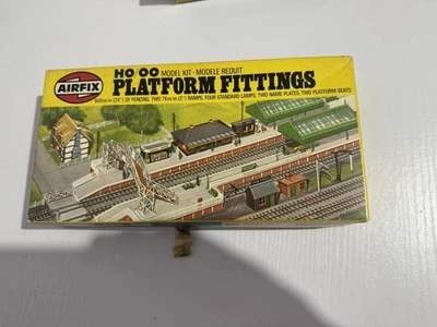 Airfix 03607-4 HO/OO - Platform Fittings Model Kit (Series 3) Boxed - Image 1 of 4