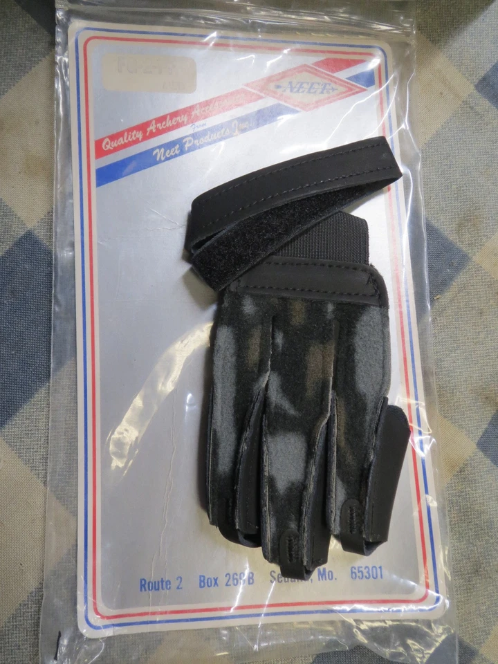 Vintage NEET - Archery Shooting Glove Leather, Camo , Med, BRAND NEW! NOS - Image 1 of 4
