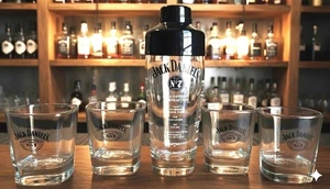 Jack Daniel's Whiskey Cocktail Shaker e 4 vecchi n. Set 7 bicchieri bar da collezione - Foto 1 di 9