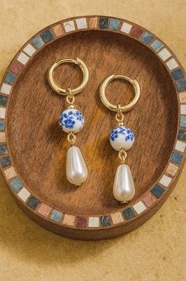 Pendientes Anthropologie Flor Perla Porcelana Cerámica Azul Oro Aro Bola 14k Foto 1 de 4