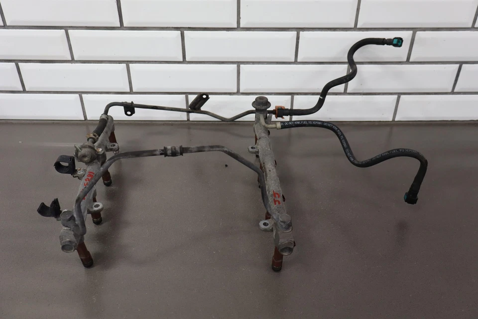 Riel de inyección de combustible para motor Lexus GX470 2005-2009 4,7 L V8 2UZFE Foto 1 de 4