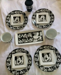 Mickey por todas partes. Juego de 12 piezas de cerámica Disney. - Imagen 1 de 12