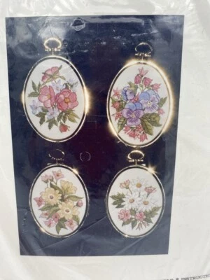 Vintage Janlynn Embroidery Kit 4 oval framed Floral Designs Floss Fabric Frames - Image 1 of 4