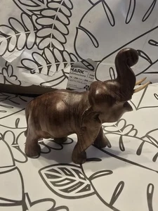 Massivholz Vintage Elefant mit handgeschnitzten Stoßzähnen und intarsierten Augen und Rüssel oben - Bild 1 von 13