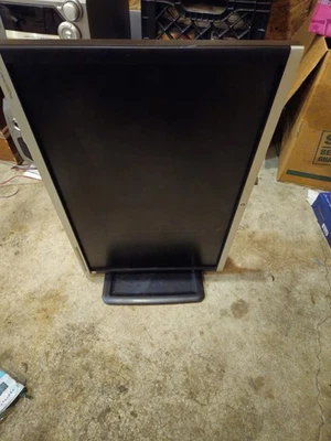 HP Compaq LA2405WG 24" Full HD LCD Monitor Black adjustable stand vesa mountable - Image 1 of 4