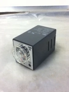 IDEC GT3F-2D24 TIMER - Picture 1 of 6