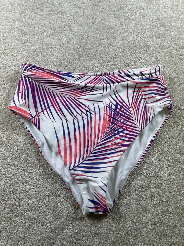 Traje de baño Raisins para mujer cintura alta parte inferior de bikini grande de nailon spandex Foto 1 de 4