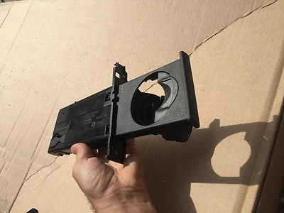 Portavasos DERECHO BMW E90 E91 E92 328xi 330i 335i 328i 325i 135i 335 335 320i Foto 1 de 4