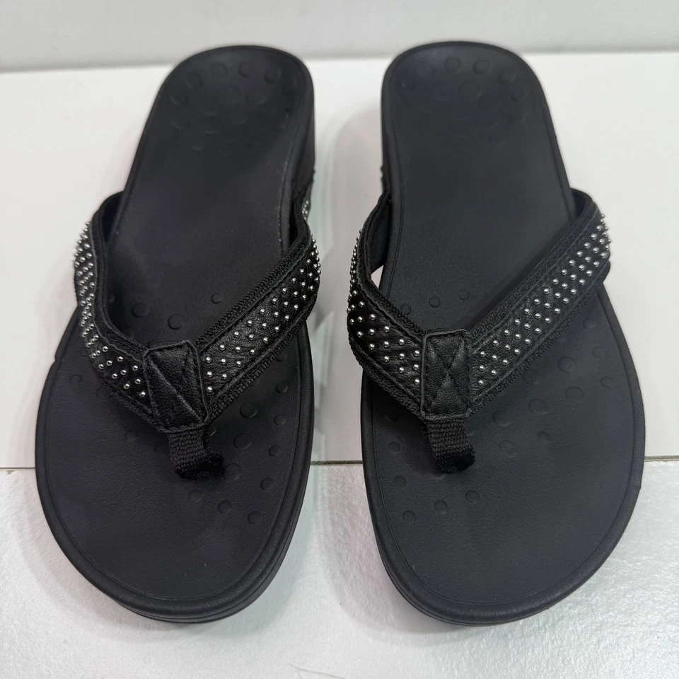 Sandalias de cuña Vionic para mujer talla 8 negras con tachuelas Foto 1 de 4