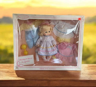 Винтажная кукла Horsman 1988 Baby Chex Layette в оригинальной коробке новая из старых запасов и одежда РЕДКАЯ - Изображение 1 из 4