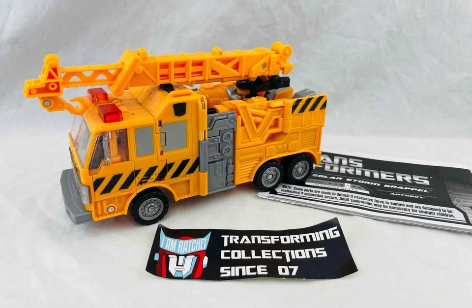 Transformers Generations Revel The Shield RTS Voyager Class Grapple Complete #2 - Image 1 of 1