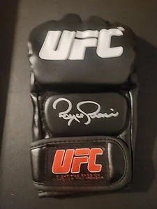ROYCE GRACIE SIGNED HANDSIGNIERT UFC HANDSCHUH COA BAS BECKETT ZEUGE #WX04992 - Bild 1 von 3