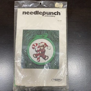 Craftways 1981 Candy Cane Teddy ricamo di Needlepunch - Foto 1 di 2