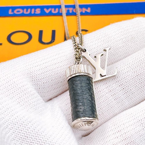 LOUIS VUITTON（LV） Collana LOUIS VUITTON Collier Charms Monogramma Eclissi Argento Nero Usata