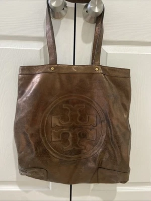 Bolso Tory Burch Bombe Metálico Grande Cuero Bronce Buen Estado Foto 1 de 4