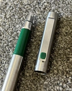 VINTAGE PARKER 25 FOUNTAIN PEN-GREEN TRIM-FINE NIB-BOX-MADE IN ENGLAND-FREE POST - Picture 1 of 10