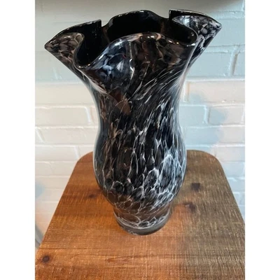 Jarrón con volantes blanco negro remolino de vidrio artístico acento decorativo decoración del hogar Foto 1 de 4