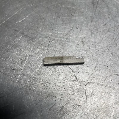 OEM GOOD USED 3HP CLINTON HORIZONTAL ENGINE 350JOAF FLYWHEEL KEY - Image 1 of 2