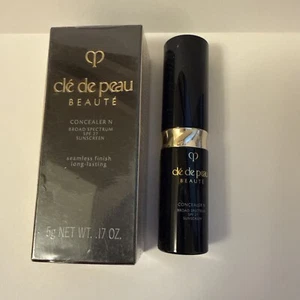 New in box CLE DE PEAU BEAUTE Concealer Broad Spectrum 8 Buff SPF 27 seamless - Picture 1 of 4