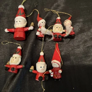 kleiner Weihnachtsmannschmuck aus Holz Konvolut 7 Stück - Bild 1 von 3
