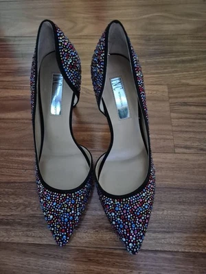 Preciosas bombas INC MULTICOLOR adornadas con punta de 7,5 puntas con cuentas adicionales Foto 1 de 4