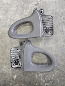 99-06 GM SILVERADO SIERRA TAHOE YUKON LEFT RIGHT B PILLAR GRAB HANDLES 15761196 - Picture 1 of 4