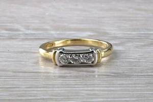 Conjunto de trilogía de diamantes anillo de oro blanco y amarillo de 18 quilates - Imagen 1 de 9