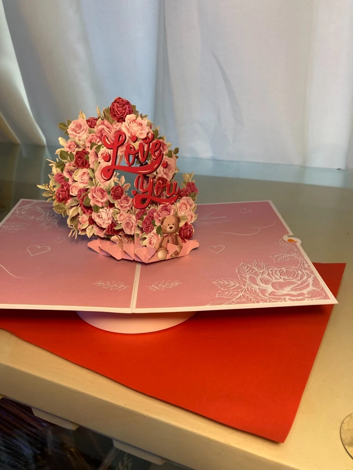 3D pop up card - cute bear with beautiful roses  - Image 1 of 1
