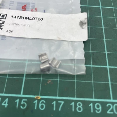 14781-ML0-720 Genuine Honda (set of 3) Valve Retainer Clips Cotter CRF CBR NOS - Image 1 of 4