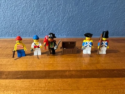 Lego - Pirates  - 6251 - Pirate Minifigures - Sea Mates - 100% Complete - Image 1 of 4