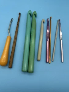 Lot Of 8 Crochet Hooks Unbranded Appear Vtg. 1 Wooden. +Latch Hook Tool - Picture 1 of 7