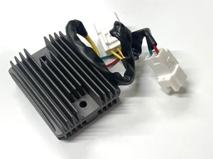 REGULADOR DE VOLTAJE VESPA GTS GTV 300 2010 A 2024 GRADO A 12V 2 ENCHUFES 5 PINES - Imagen 1 de 4