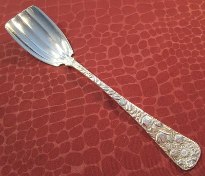 Ложка чайная MAGNOLIA Tea Caddy 1891 посеребренная с монограммой EN на спине bw - Изображение 1 из 4