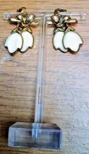 Krone Trifari Vintage Milchglas Ohrclips goldfarben Metall in sehr gutem Zustand - Bild 1 von 5