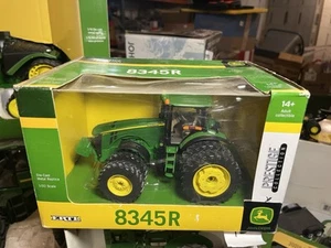 1/32 John Deere 8345R Tractor Prestige Collection - Picture 1 of 4