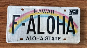 HAWAII REGENBOGEN GRAFIK SCHMINK NUMMERNSCHILD " F ALOHA " LEHNE DIE TOURISTEN AB - Bild 1 von 1
