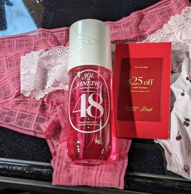 Victoria Secret Guiño Ribete de Encaje Tanga y Cuadros Encaje Descarado, Una Tarjeta de Recompensa y Niebla Foto 1 de 4