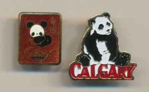 1988 ~ Panda Arrives at the Calgary Zoo ~ Large & Small Souvenir Panda Pins (2) - Imagen 1 de 2