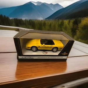 GREENLIGHT 1:24 1986 CHEVROLET CORVETTE INDY 500 PACE CAR YELLOW. - Picture 1 of 5