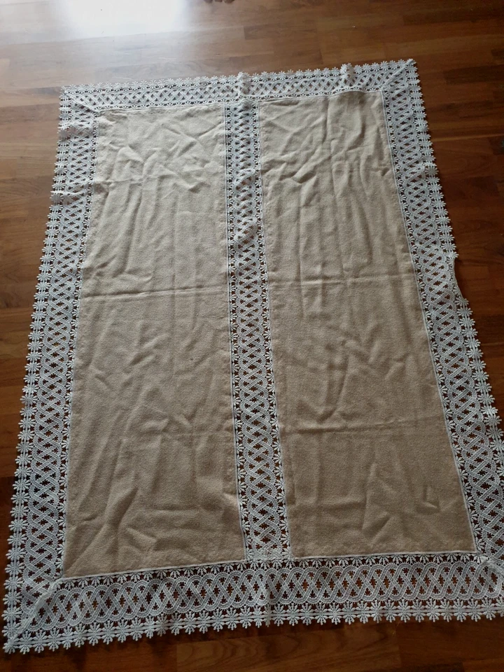 Von Oma: Schöne Tischdecke Spitzen-Decke 140 x110  Borte - Bild 1 von 2